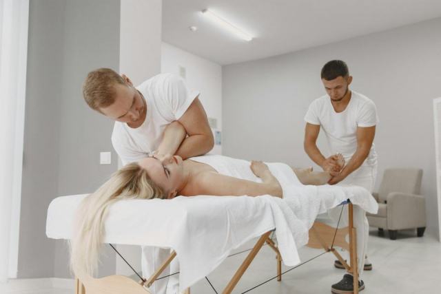 Les différents types de massage : guide bien-être massage Quel type de massage choisir ? Comparatif des grandes techniques