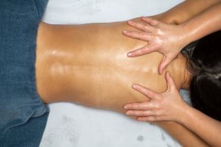 Quel âge pour recevoir un massage ? Guide pratique complet