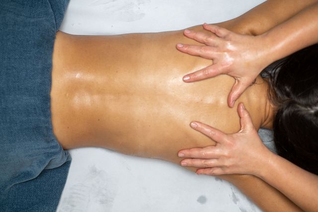 À quel âge peut-on recevoir un massage ? Réponses concrètes À quel âge peut-on recevoir un massage ? Réponses concrètes