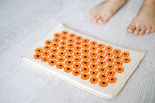 Tapis acupression : avis, bienfaits et guide d'utilisation